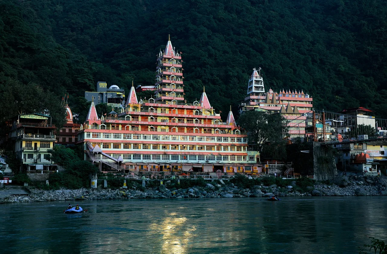 Rishikesh yoga and meditation retreat in the Himalayas