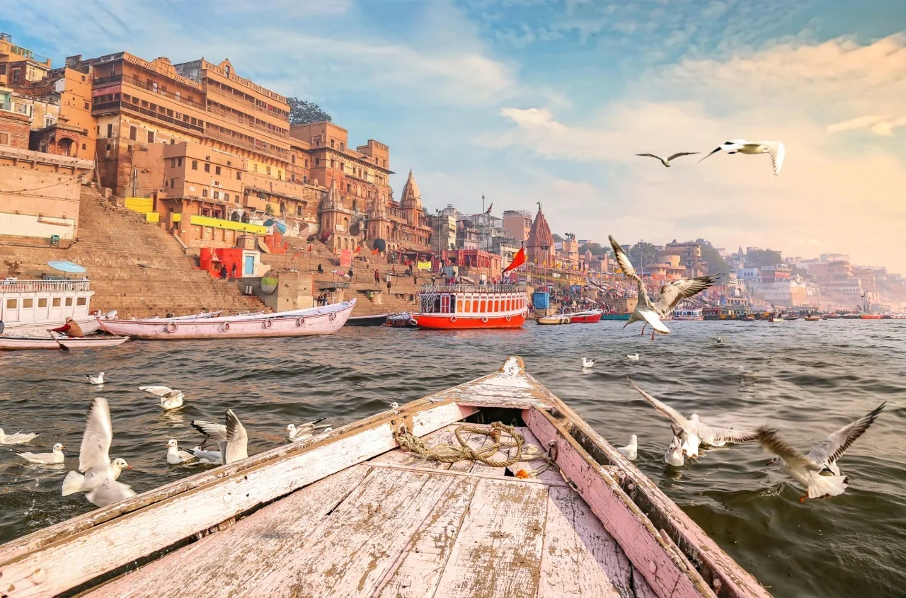 Varanasi spiritual tour - ancient ghats and temples on the Ganges